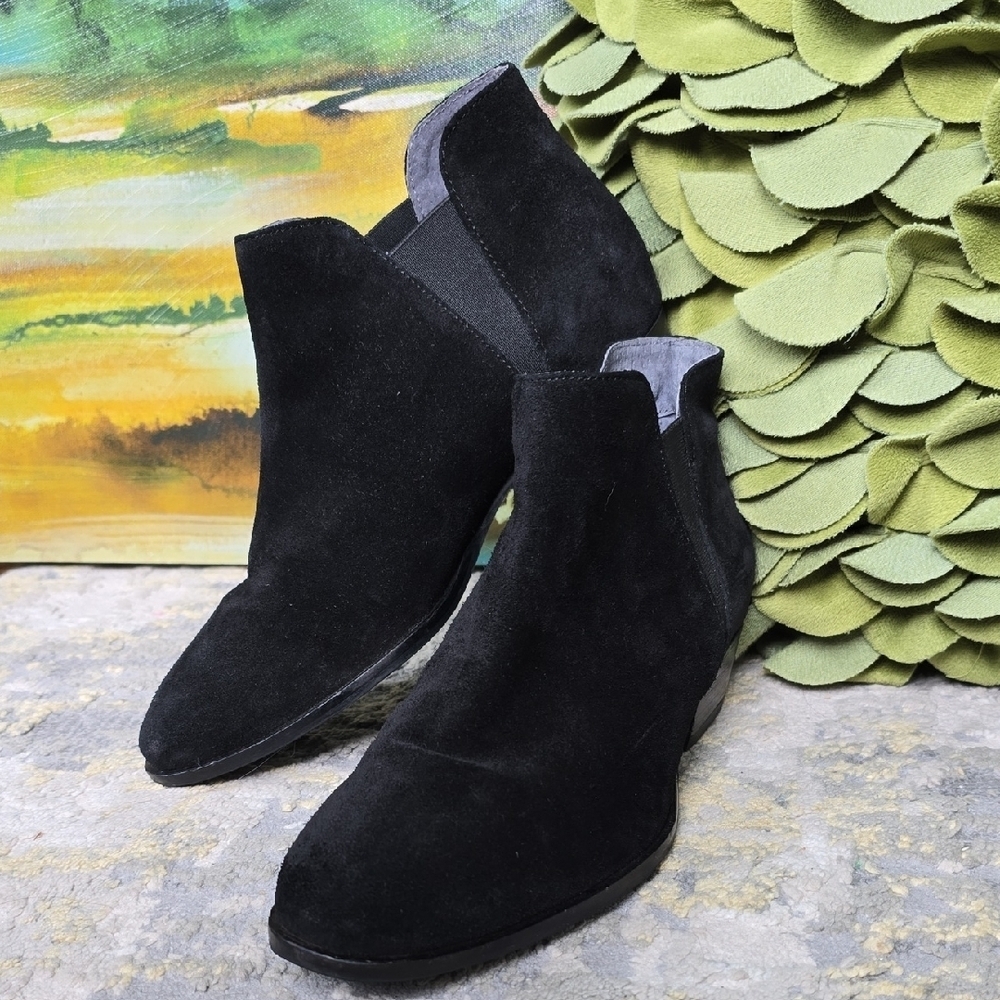 Seychelles Elegant Black Suede Ankle Boots - Picture 2 of 15
